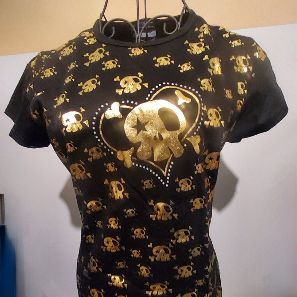 DIGITAL CLOTHING TSHIRT  SIZE LARGE brand new no tags